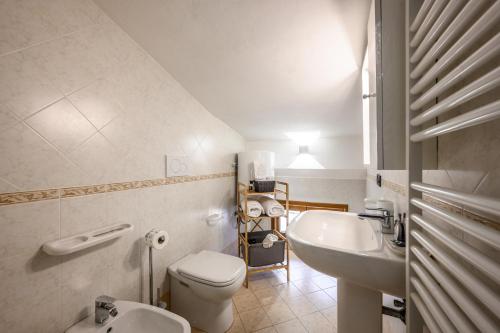 Ένα μπάνιο στο Emilia Studios 7