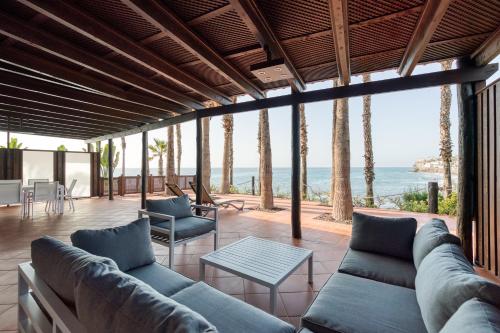 a living room with a couch and a view of the ocean at Suite Altamar, 2 Bedroom - by Gestión Vacacional Canarias in Playa del Aguila