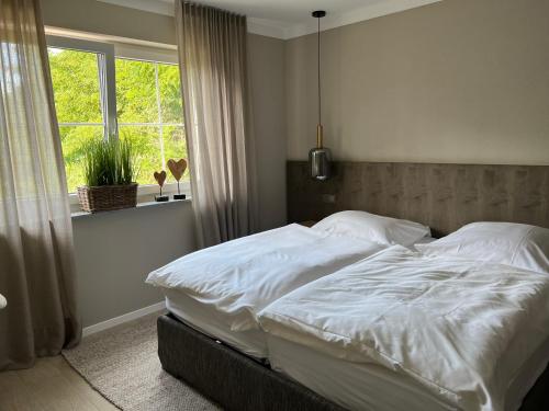 Postel nebo postele na pokoji v ubytování Pfizenmaiers Haus am See