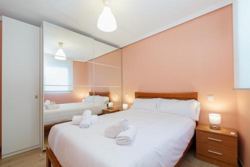 Cómodo y económico by CABANA Rentals