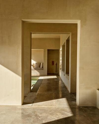 a hallway leading to a bedroom with a bed at Inness in Accord