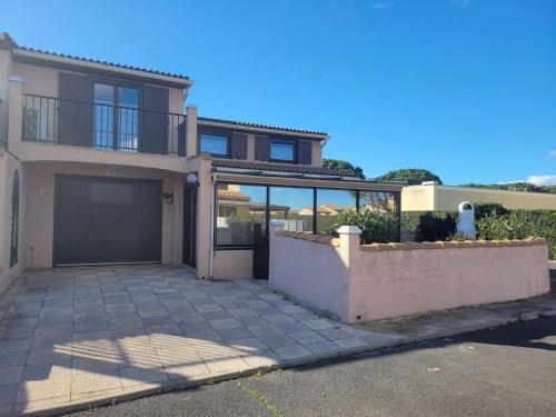 Belle villa d'angle spacieuse climatisée, dans domaine PORTES DU SOLEIL, 3 chambres, 6 couchages, wifi, 400m de la mer LRPDSA6