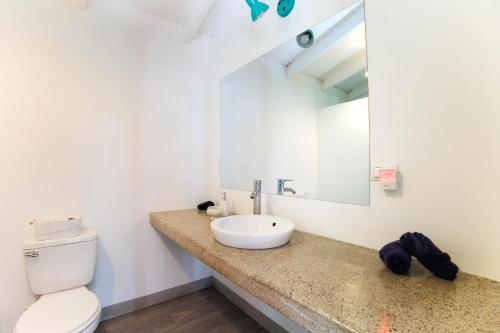 Ένα μπάνιο στο Villa Casa Azul & Arena Blanca Apartamentos