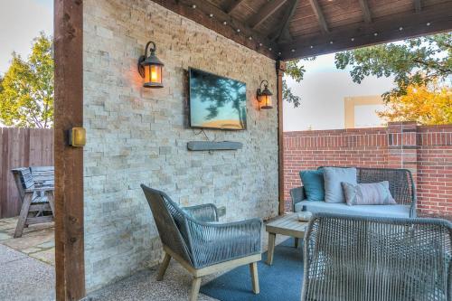 Un patio o zona al aire libre en 5 Minutes to DFW 4 Br 2 and a half BA