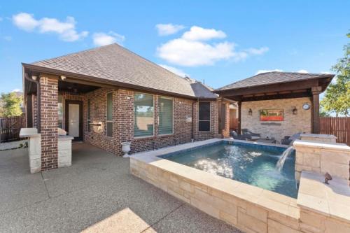 Piscina en o cerca de 5 Minutes to DFW 4 Br 2 and a half BA