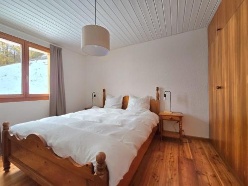 Postel nebo postele na pokoji v ubytování Appartement Tsandelanne avec terrasse panoramique, Val d'Hérens