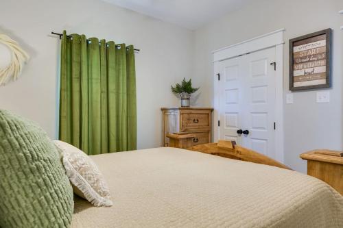 Katil atau katil-katil dalam bilik di Sage Haven with 2 BR and 2 BA NEW