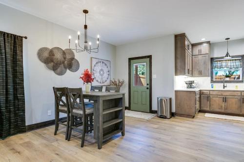 Dapur atau dapur kecil di Fort Concho 2 BR 2 and a half BA New