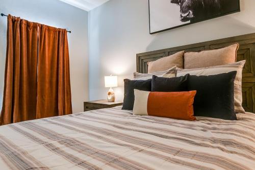 Katil atau katil-katil dalam bilik di Fort Concho 2 BR 2 and a half BA New