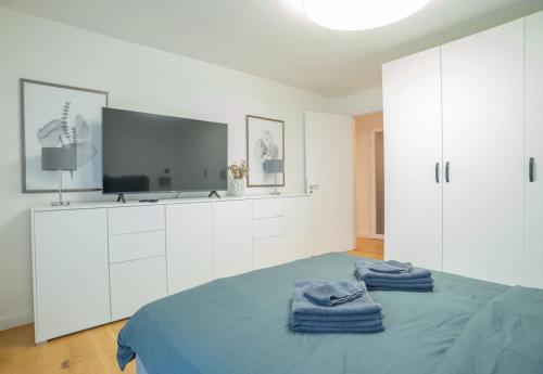 5-Star Penthouse with Private Jacuzzi at Elite Comfort