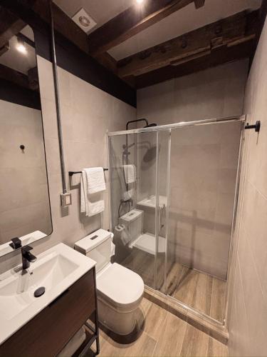 Koupelna v ubytování Herco Suites