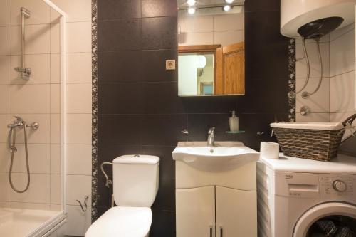 Ένα μπάνιο στο Villa Gina
