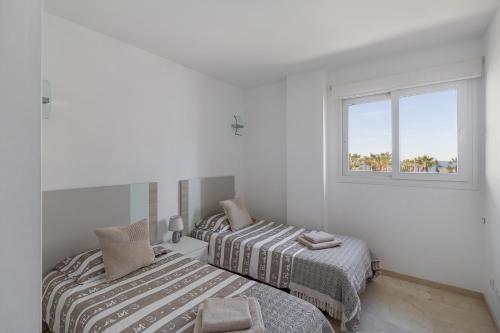 New apartment with sea view and pool