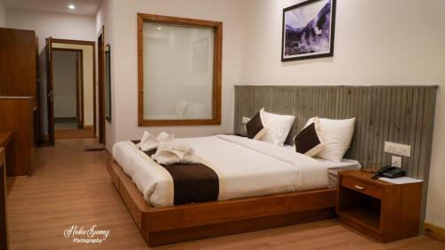 Una cama o camas en una habitación de The Shava Ladakh