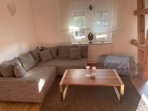 a living room with a couch and a coffee table at Havelpension in Rathenow