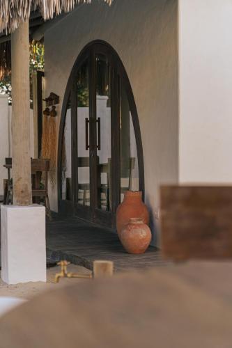 a vase sitting on the floor in a room at Anacardier Privé Hotel in Atins