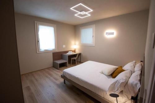 a bedroom with a bed and a desk in it at Sette Fiori Luxury Apartments in Miane Premaor