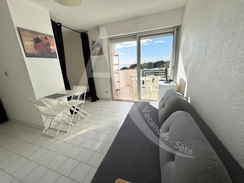 Studio avec balcon et parking a 2 pas des plages