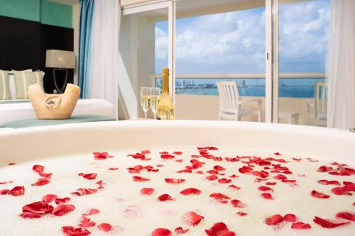 Imagen de la galería de The Sens Cancun by Oasis - All Inclusive, en Cancún