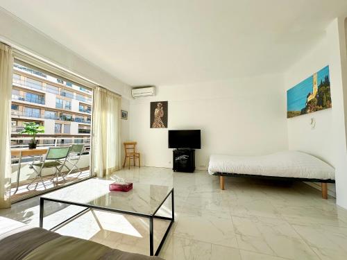 Photo de la galerie de l'établissement Alexendre 3 Elégant Studio Centre Cannes proche Palais des festivals, à Cannes