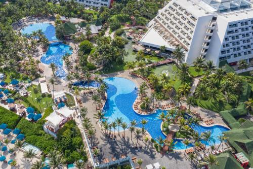 Bazén v ubytování The Pyramid Cancun by Oasis - All Inclusive nebo v jeho okolí