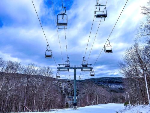 a ski lift in the sky in the snow at Chalet in Masthope Community in Lackawaxen