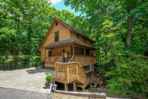 a large wooden cabin in the middle of the woods at Treeside in Pigeon Forge