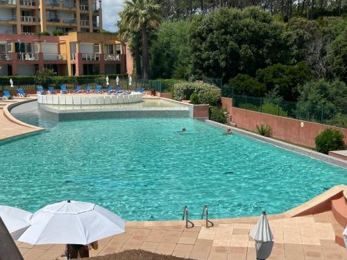 Climatisé, piscine, proches des plages