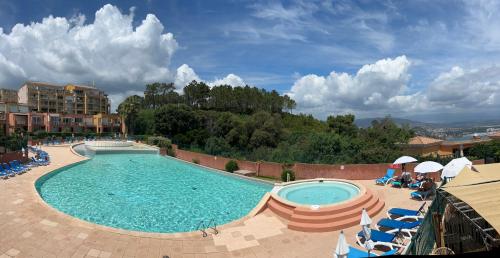Climatisé, piscine, proches des plages