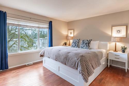 a bedroom with a large bed and a window at Spacious & Serene 6-Br Family Retreat in Kirkland in Kirkland