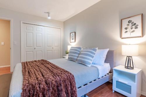 a bedroom with a bed and a lamp on a table at Spacious & Serene 6-Br Family Retreat in Kirkland in Kirkland