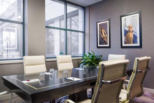 Posezení v ubytování Chicago Marriott Suites Deerfield