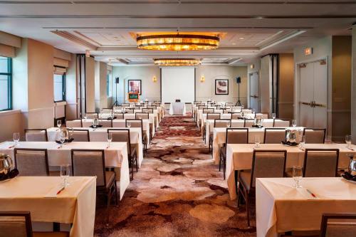 Posezení v ubytování Chicago Marriott Suites Deerfield