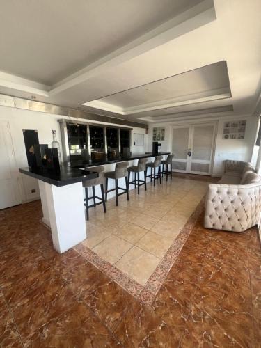 Huge penthouse with private suites shared terrace and kitchen BEST VIEWS photo 2