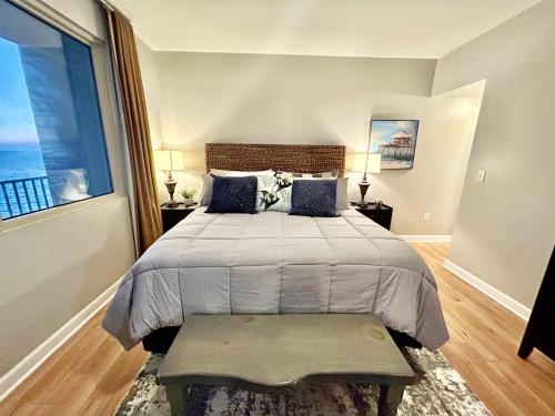 Кровать или кровати в номере Amazing views! Great beachfront Panama City Condo