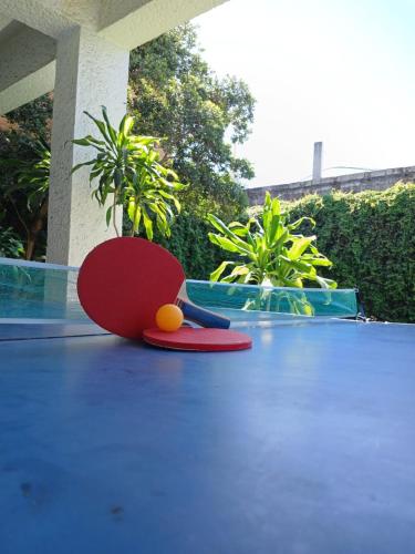a pair of scissors sitting on top of a table at Hotel de Cuautla in Cuautla Morelos