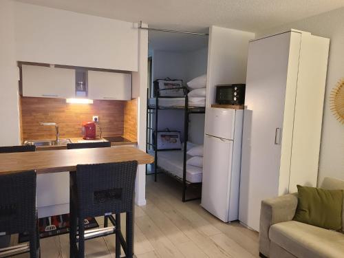 Studio 4 couchages, parking privé, à deux pas de la plage