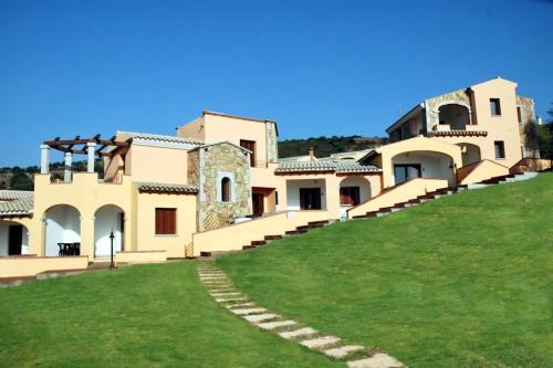 Το κτήριο όπου στεγάζεται  το ξενοδοχείο διαμερισμάτων