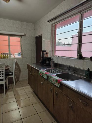 Η κουζίνα ή μικρή κουζίνα στο Habitación Tecnológico Monterrey