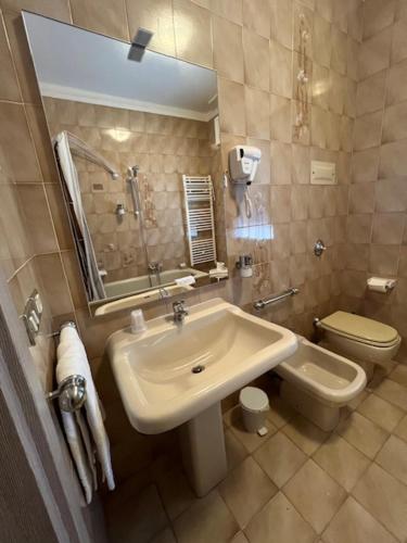 a bathroom with a sink and a toilet at Ca' Nadia in Campalto