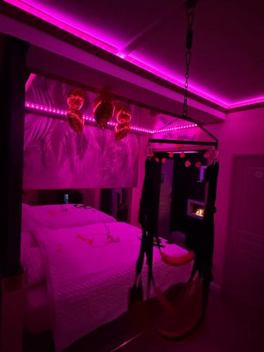 Llit o llits en una habitació de La suite d aphrodite