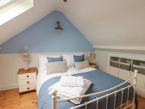 a bedroom with a bed with a blue roof at Ty Bach in Rhosneigr