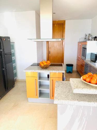 Una cocina o cocineta en Seaview 6br villa with private pool