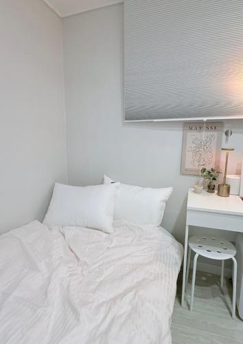 Letto o letti in una camera di GreeneStay Sindang DDP Seoul