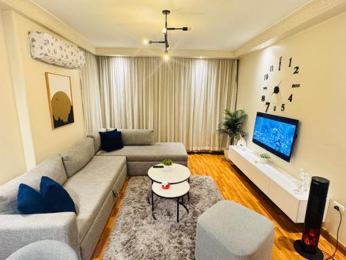 TV a/nebo společenská místnost v ubytování Mokattem private Condo