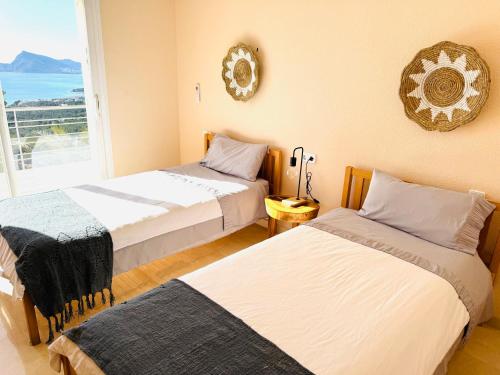 Una cama o camas en una habitación de Seaview 6br villa with private pool