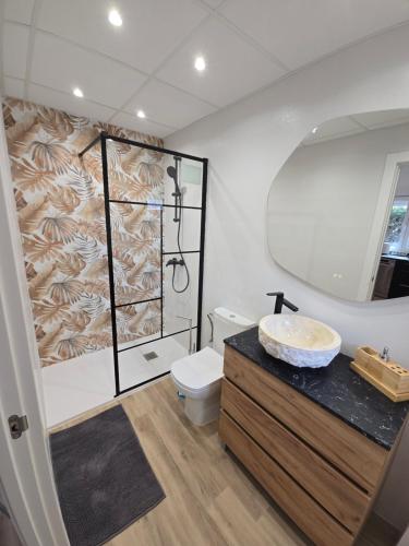 a bathroom with a sink and a toilet and a mirror at Apartamento LINA 2 in Bellreguart