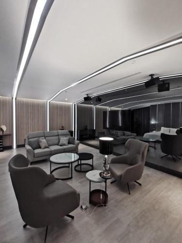 Ruang duduk di Seasons Boutique Motel