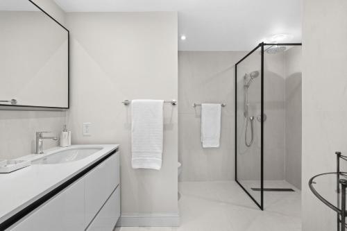 Ένα μπάνιο στο Luxury Condo Near San Juan