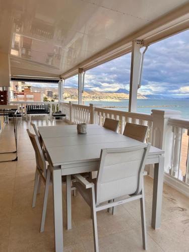 Beach House Brotonss